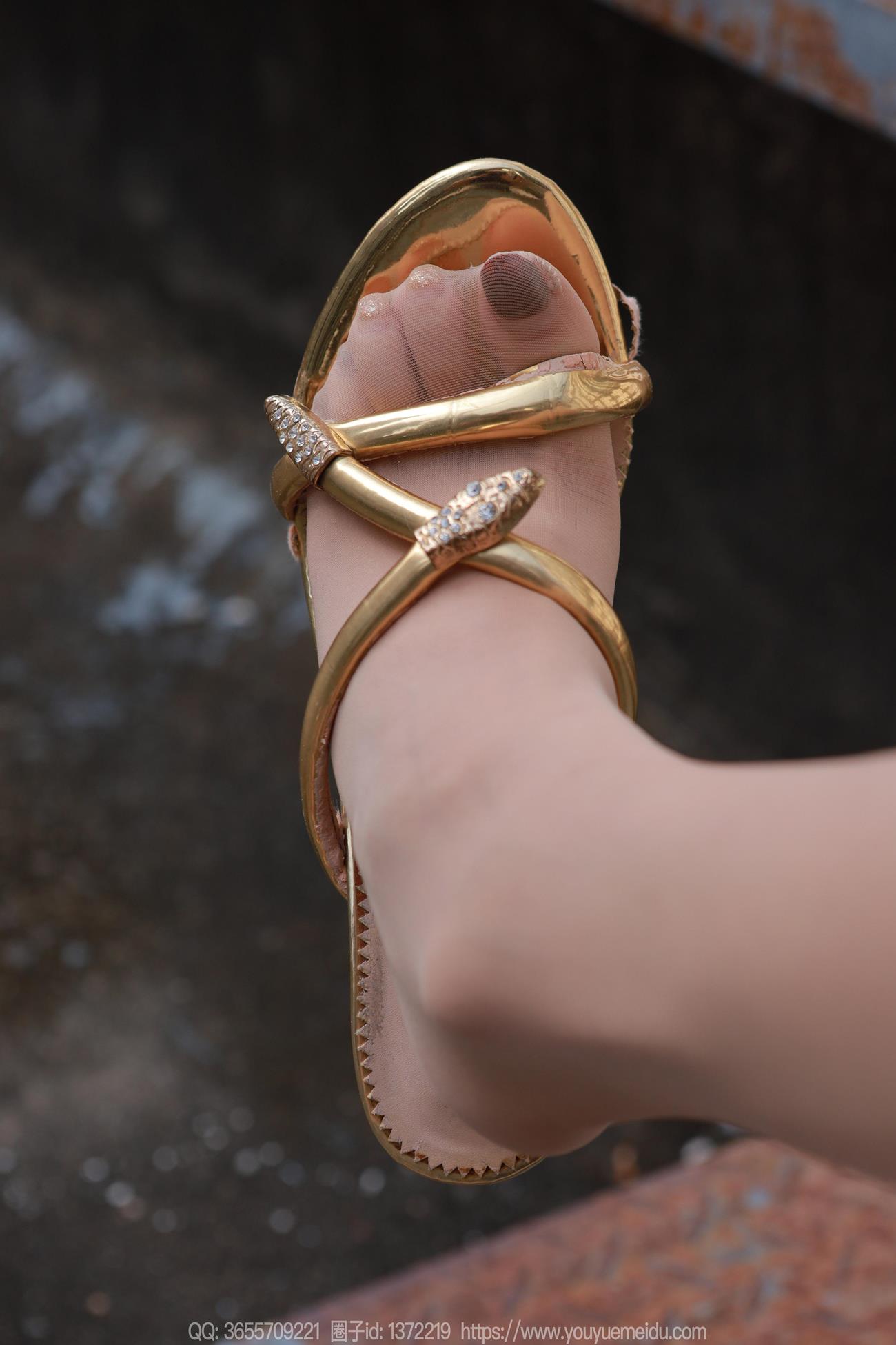 图片[10]-[IESS异思趣向] 2024.11.08 丝享家1893：婉萍《蓝色短裙（上）》[60P] – 速更版-美库