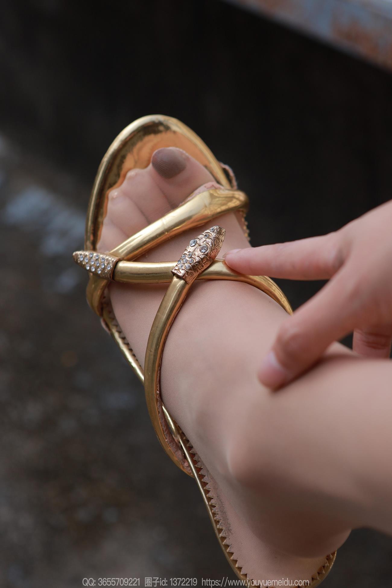 图片[11]-[IESS异思趣向] 2024.11.08 丝享家1893：婉萍《蓝色短裙（上）》[60P] – 速更版-美库