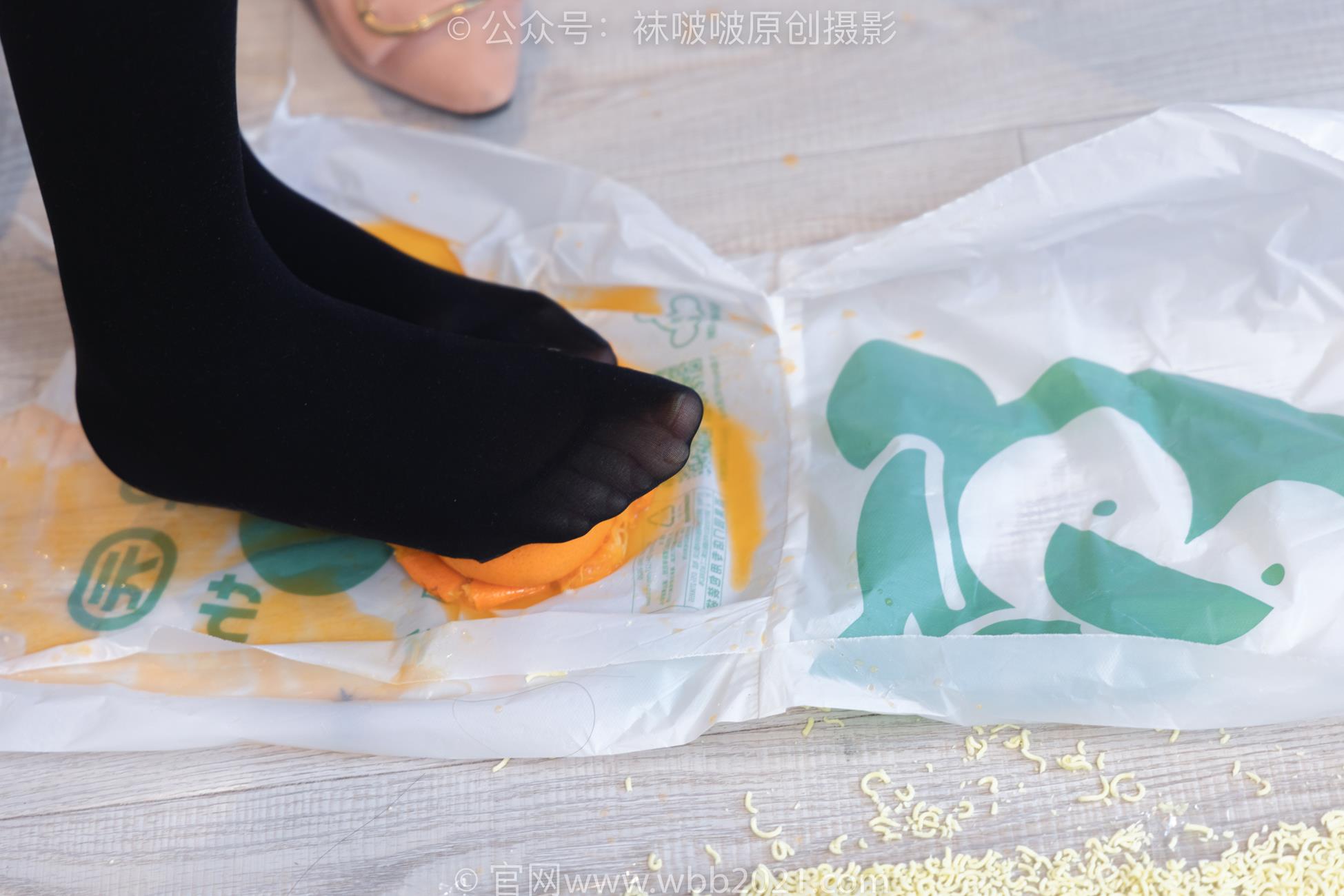 图片[120]-[BoBoSocks袜啵啵]NO.447 小甜豆 平底鞋、厚黑丝、踩方便面、圣女果、橘子、巧克力蛋糕剧情[140P] – 速更版-美库