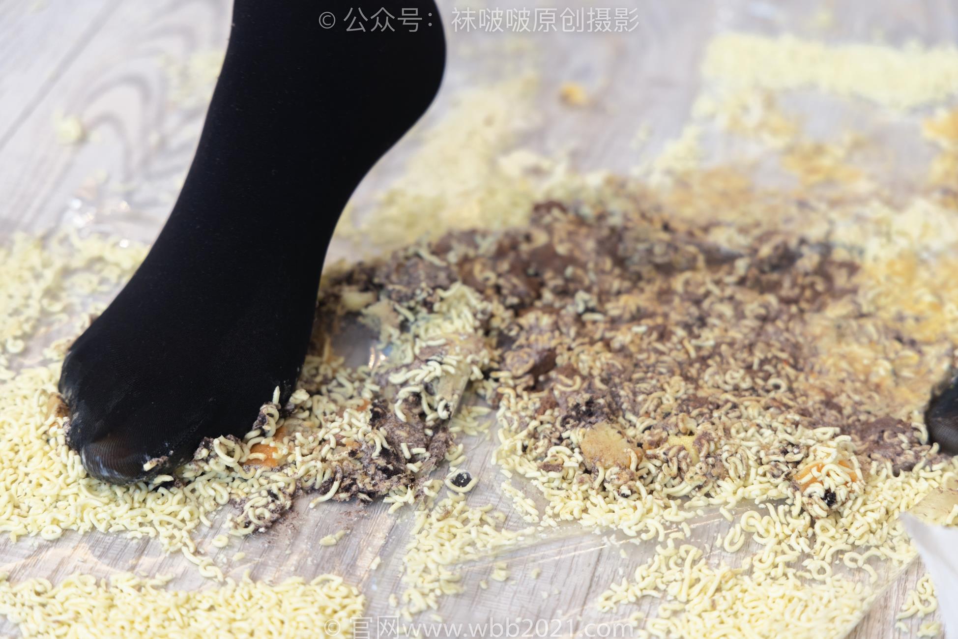 图片[131]-[BoBoSocks袜啵啵]NO.447 小甜豆 平底鞋、厚黑丝、踩方便面、圣女果、橘子、巧克力蛋糕剧情[140P] – 速更版-美库