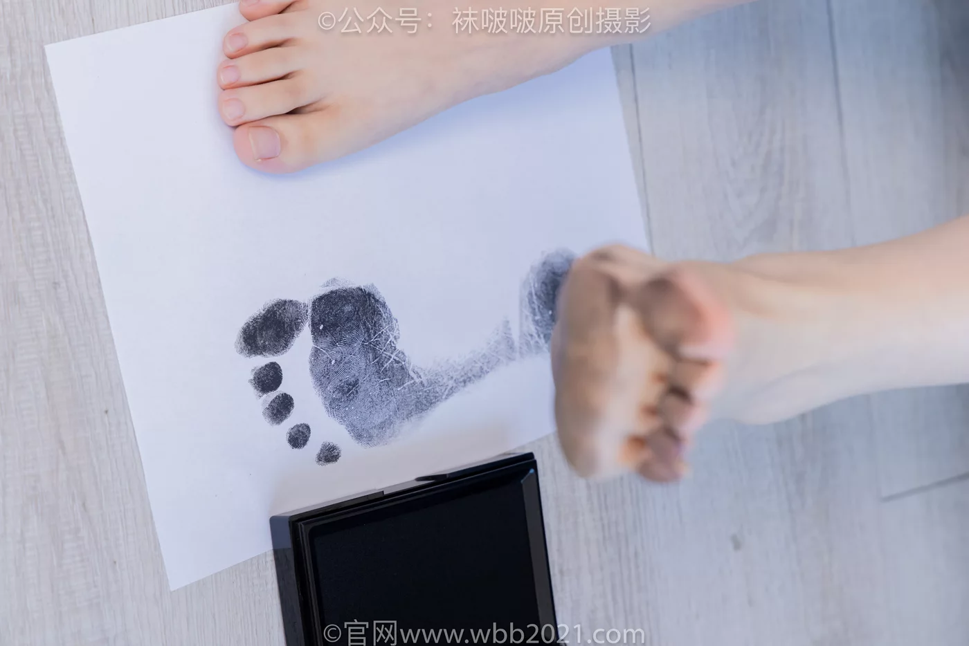 图片[61]-[BoBoSocks袜啵啵]NO.450 甜甜圈 皮鞋、白丝、裸足、裸足印泥踩脚印剧情[88P] – 速更版-美库