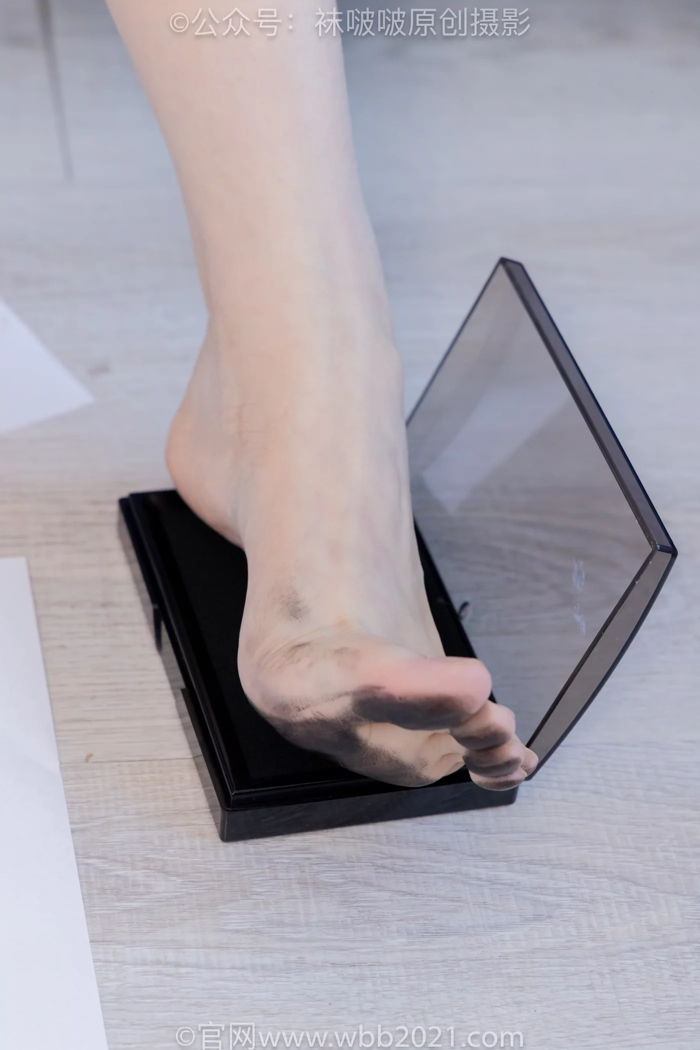 图片[75]-[BoBoSocks袜啵啵]NO.450 甜甜圈 皮鞋、白丝、裸足、裸足印泥踩脚印剧情[88P] – 速更版-美库