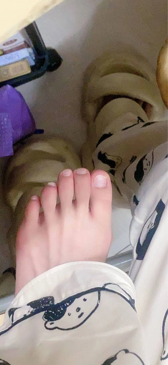 图片[20]-脚模面试脸足同框套路系列-108 黄头发MM [20P] – 速更版-美库