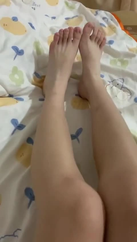 图片[27]-脚模面试脸足同框套路系列-107 银框眼镜女大秀脚 摆弄表情 [26P] – 速更版-美库