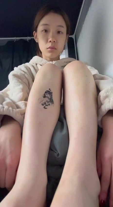 图片[16]-脚模面试脸足同框套路系列-109 纹身MM [24P] – 速更版-美库