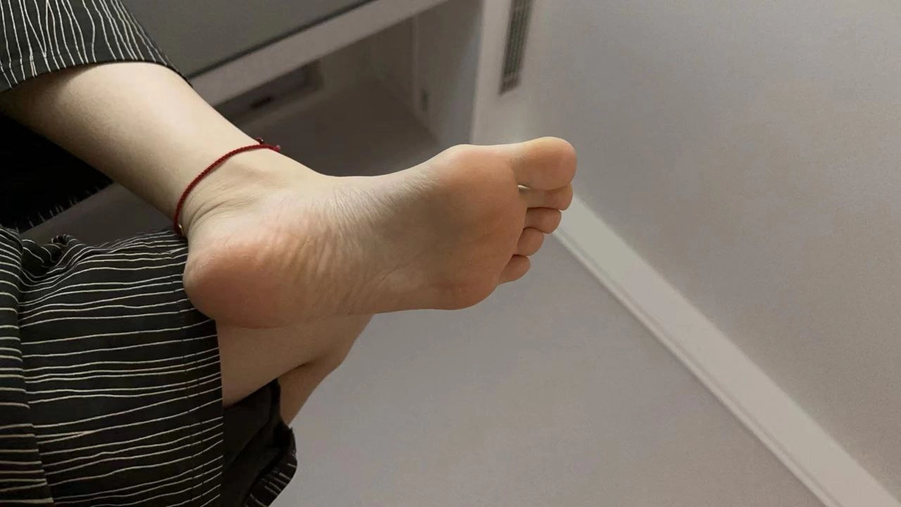 图片[10]-脚模面试脸足同框套路系列-115 165 90 37小富婆 黑丝 牙齿展示[10P] – 速更版-美库