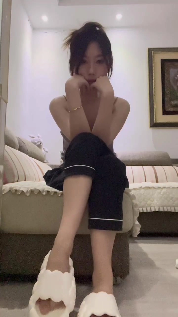 图片[12]-脚模面试脸足同框套路系列-117 翻白眼秀脚 挑鞋 模拟zj[13P] – 速更版-美库