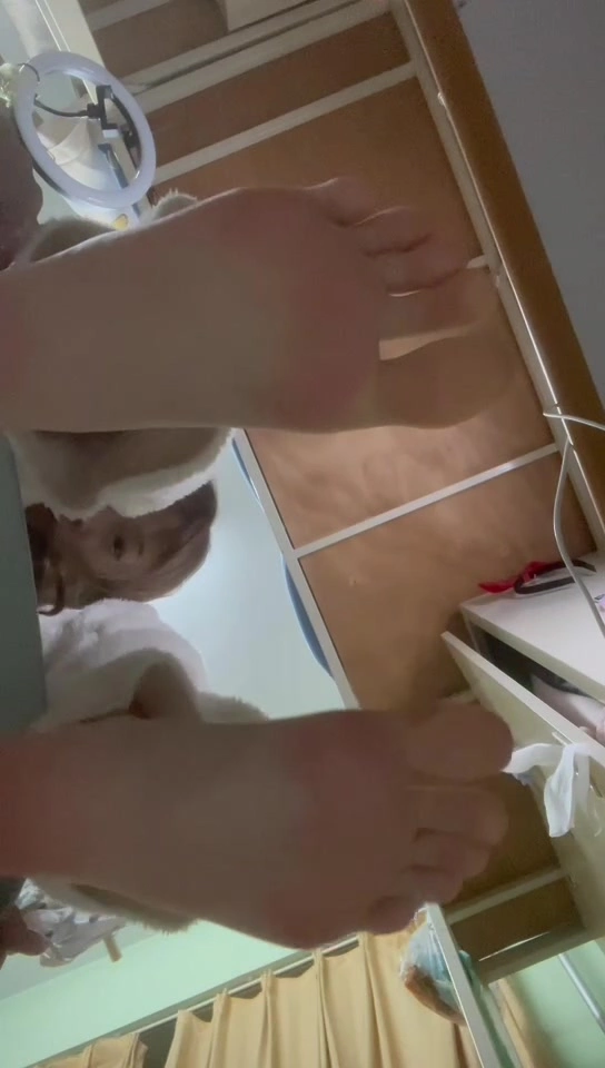 图片[13]-脚模面试脸足同框套路系列-123 模拟zj 俯视秀足 挑鞋[35P] – 速更版-美库