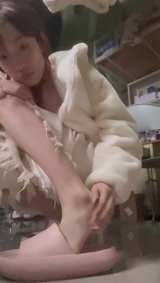 图片[20]-脚模面试脸足同框套路系列-123 模拟zj 俯视秀足 挑鞋[35P] – 速更版-美库