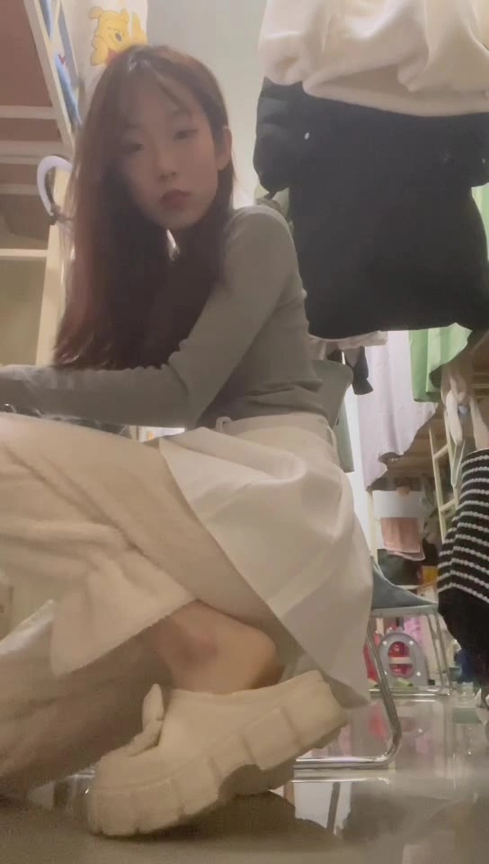 图片[27]-脚模面试脸足同框套路系列-123 模拟zj 俯视秀足 挑鞋[35P] – 速更版-美库