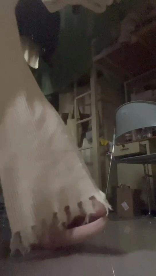 图片[30]-脚模面试脸足同框套路系列-123 模拟zj 俯视秀足 挑鞋[35P] – 速更版-美库