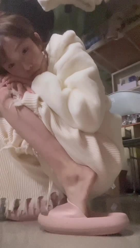 图片[33]-脚模面试脸足同框套路系列-123 模拟zj 俯视秀足 挑鞋[35P] – 速更版-美库