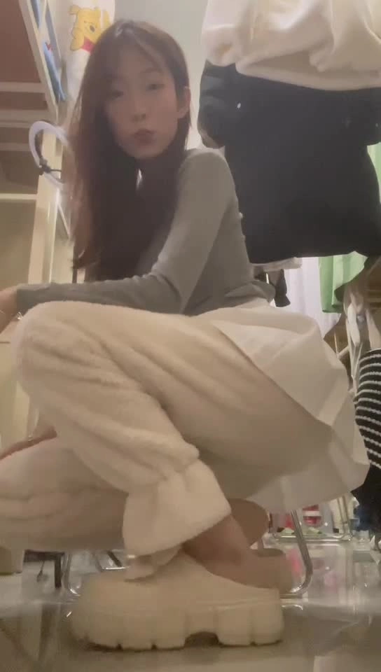 图片[35]-脚模面试脸足同框套路系列-123 模拟zj 俯视秀足 挑鞋[35P] – 速更版-美库