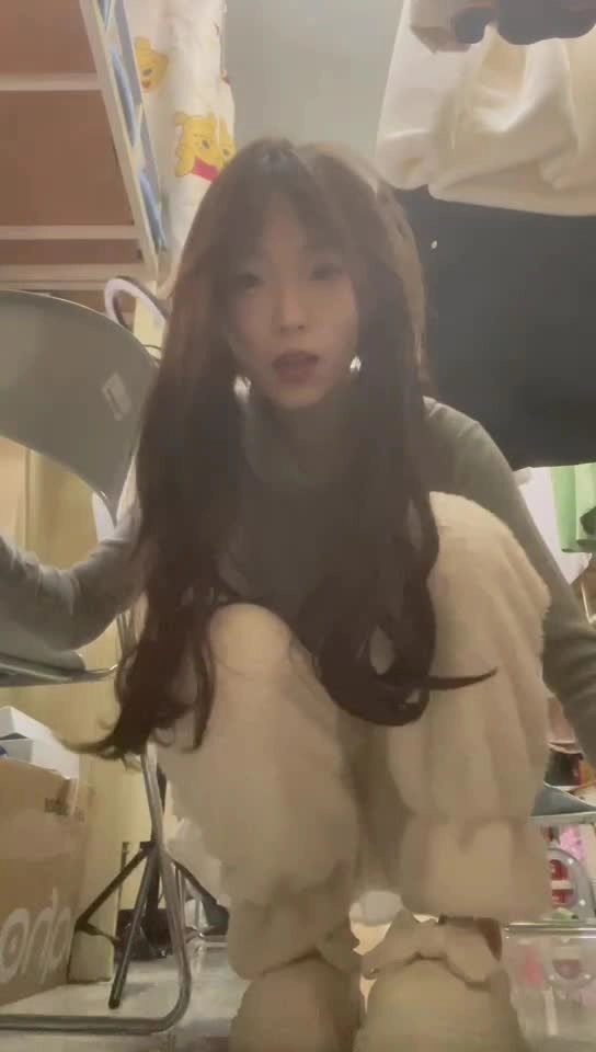 图片[36]-脚模面试脸足同框套路系列-123 模拟zj 俯视秀足 挑鞋[35P] – 速更版-美库