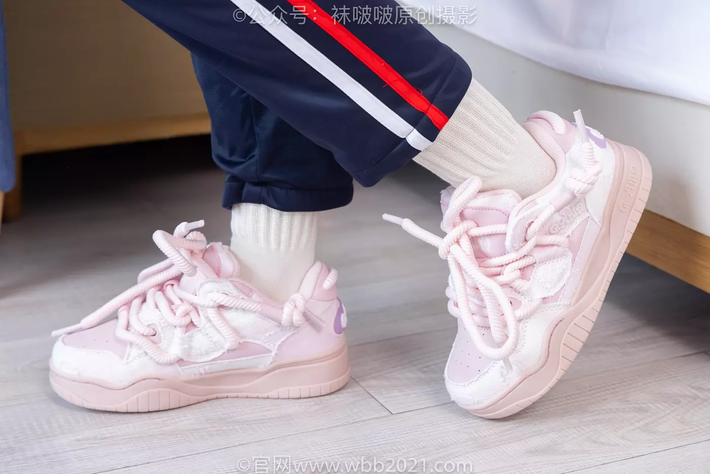 图片[17]-[BoBoSocks袜啵啵]NO.458 甜甜圈-板鞋、白棉袜、肉丝、校服裤里丝[100P] – 速更版-美库