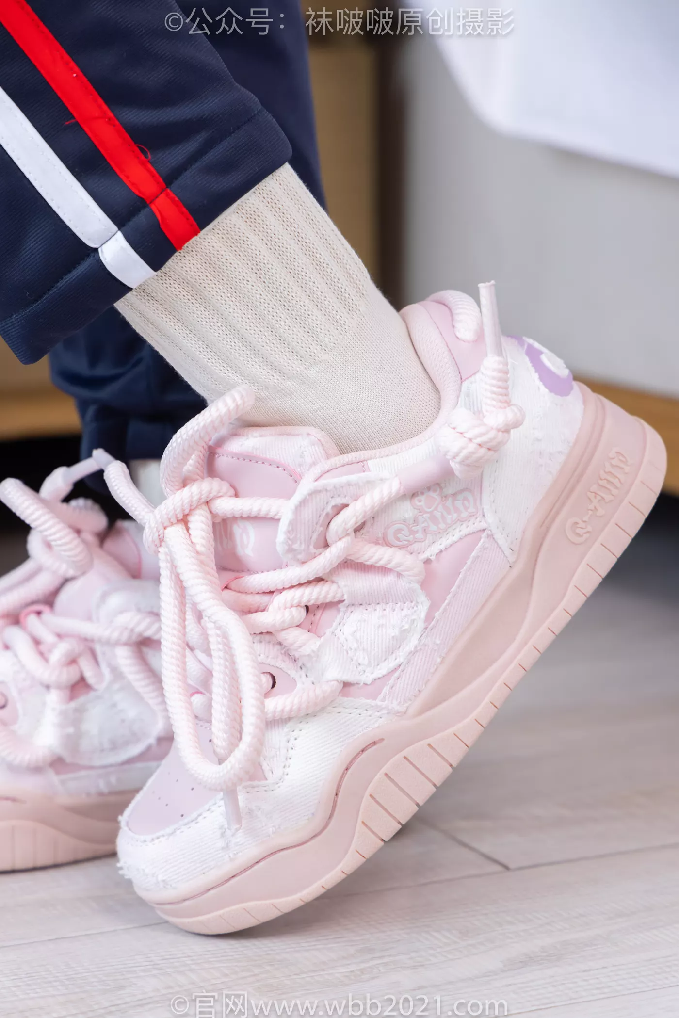 图片[18]-[BoBoSocks袜啵啵]NO.458 甜甜圈-板鞋、白棉袜、肉丝、校服裤里丝[100P] – 速更版-美库