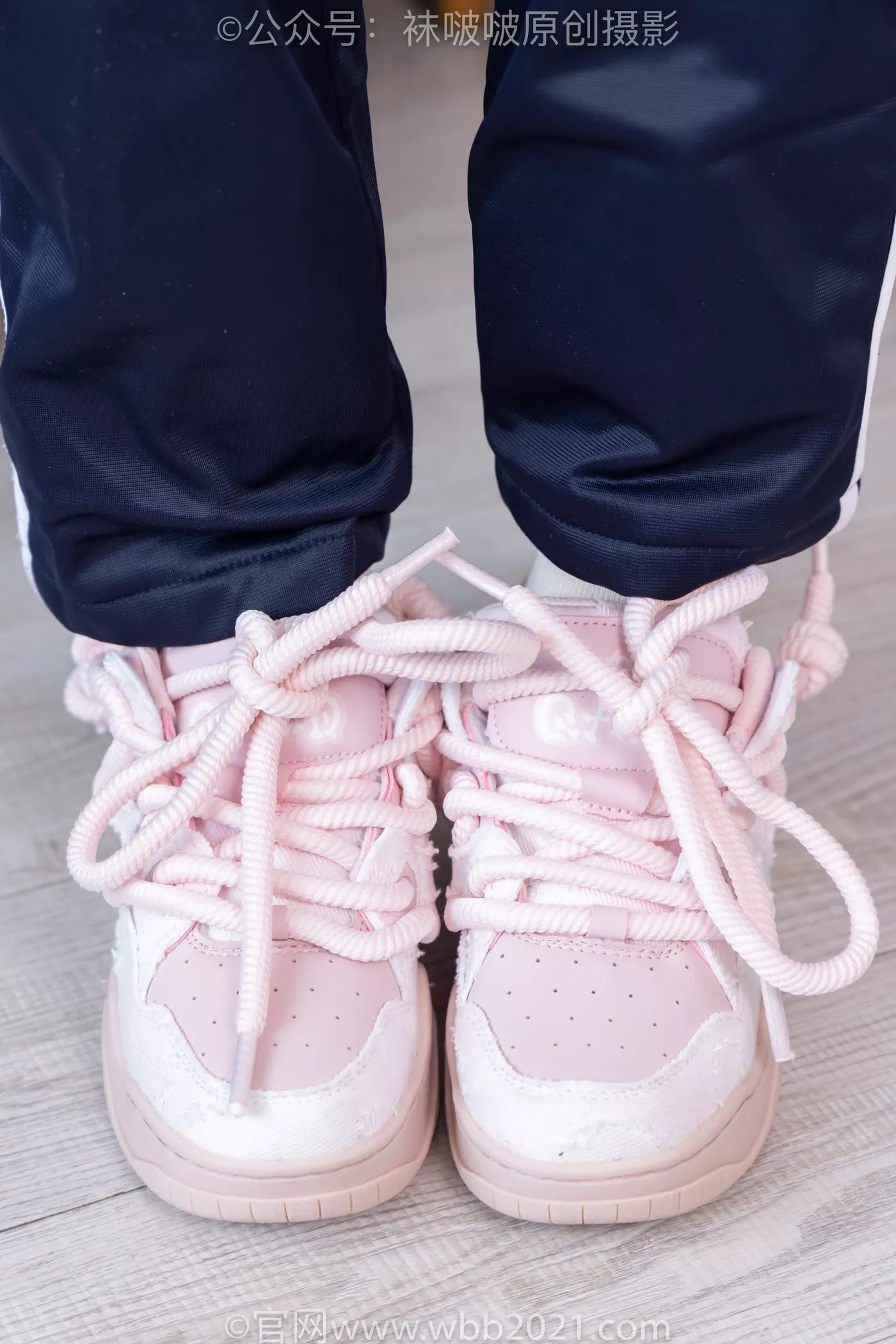 图片[19]-[BoBoSocks袜啵啵]NO.458 甜甜圈-板鞋、白棉袜、肉丝、校服裤里丝[100P] – 速更版-美库