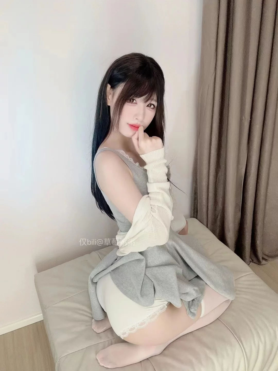 图片[120]-十万口草莓粥粥  2024年08月舰长福利[133P] – 速更版-美库