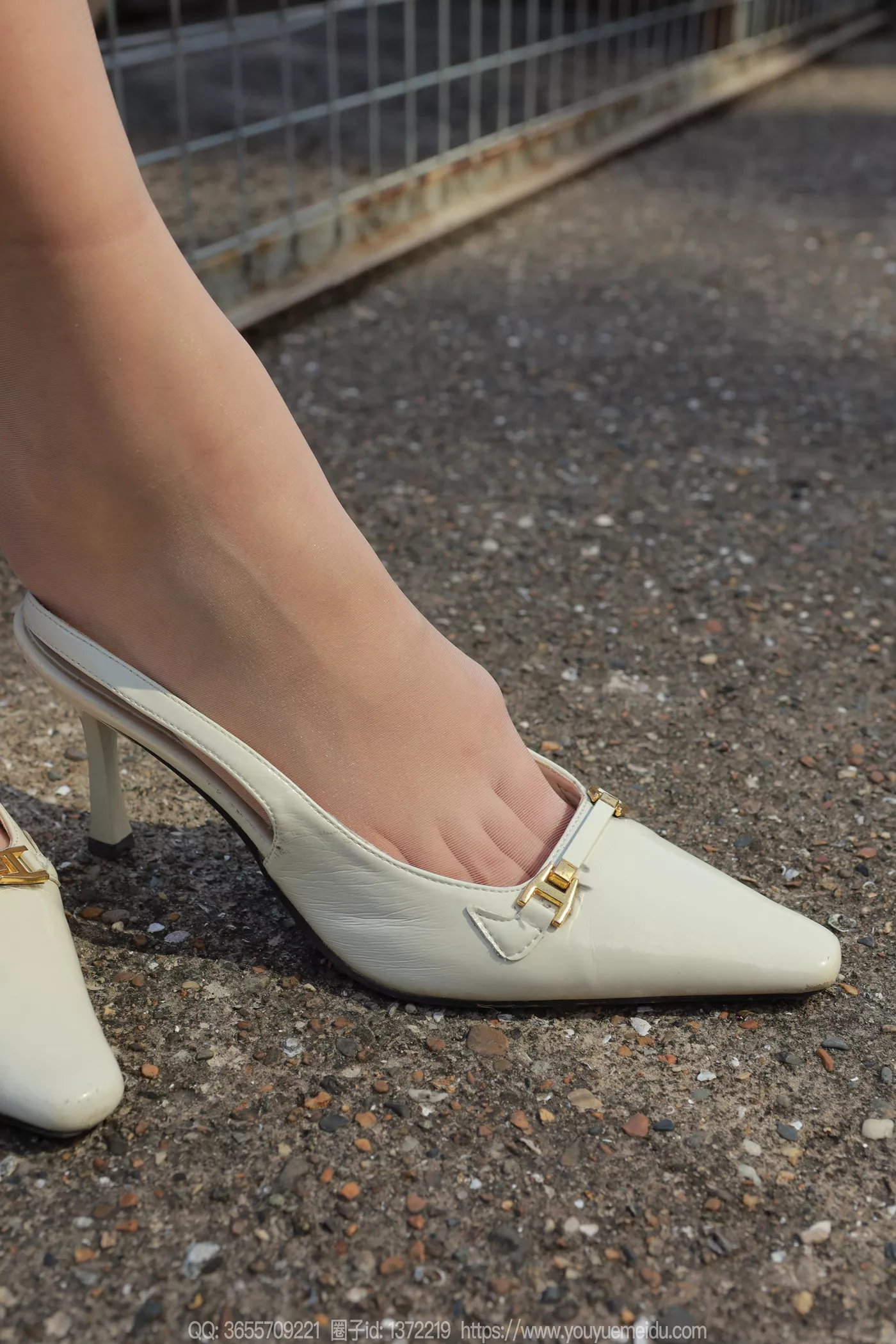 图片[38]-[IESS异思趣向] 2024.12.04 丝享家1915：小婕《白色短裙（下）》[85P] – 速更版-美库