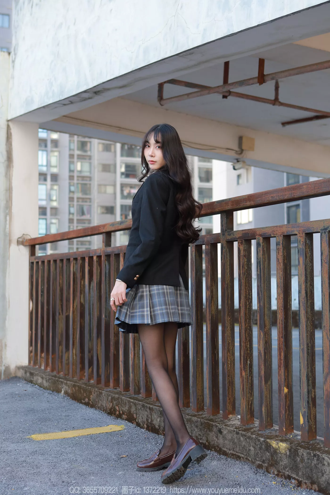 图片[13]-[IESS异思趣向] 2024.12.05 丝享家1916：团团《阳光黑丝》[88P] – 速更版-美库