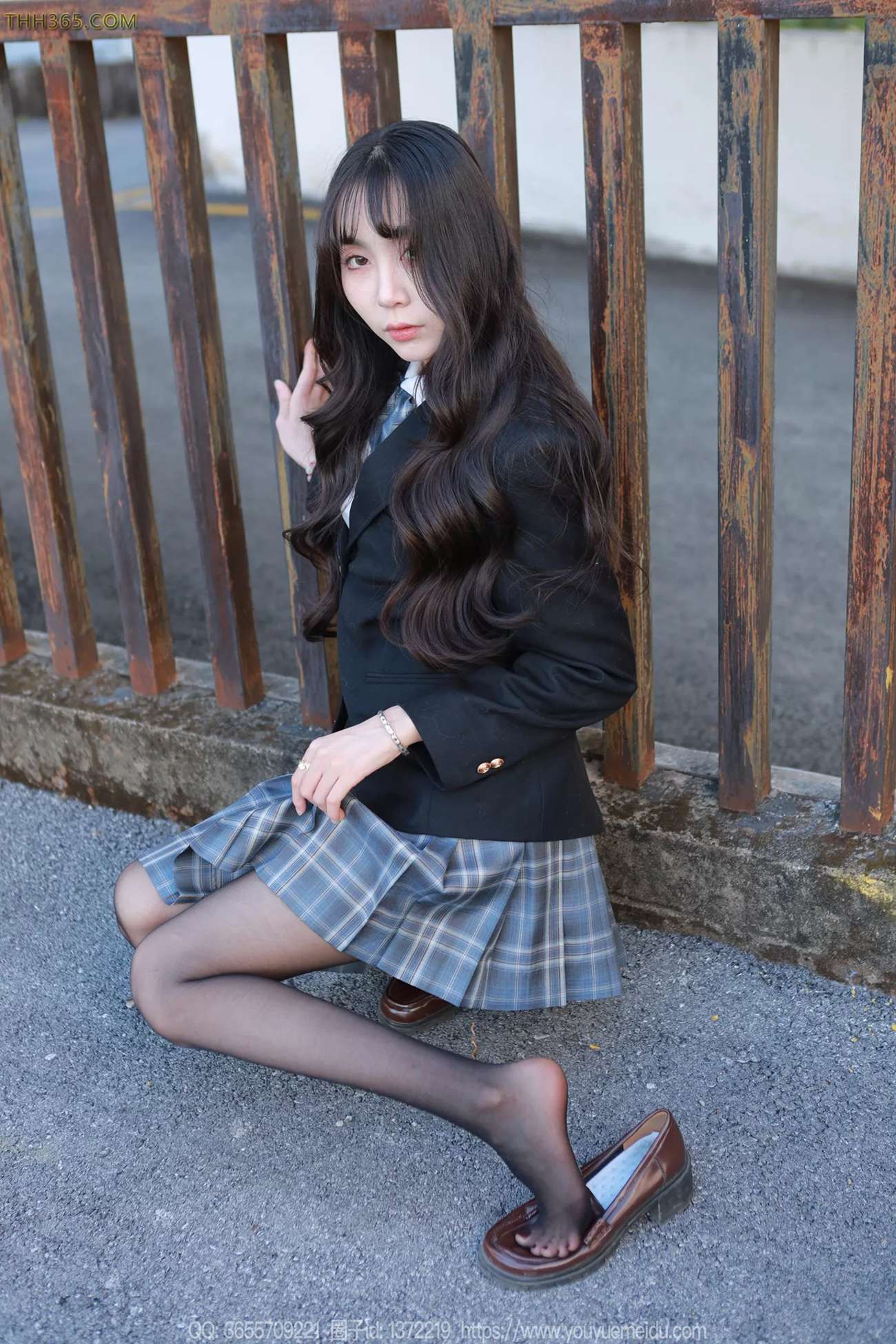 图片[32]-[IESS异思趣向] 2024.12.05 丝享家1916：团团《阳光黑丝》[88P] – 速更版-美库