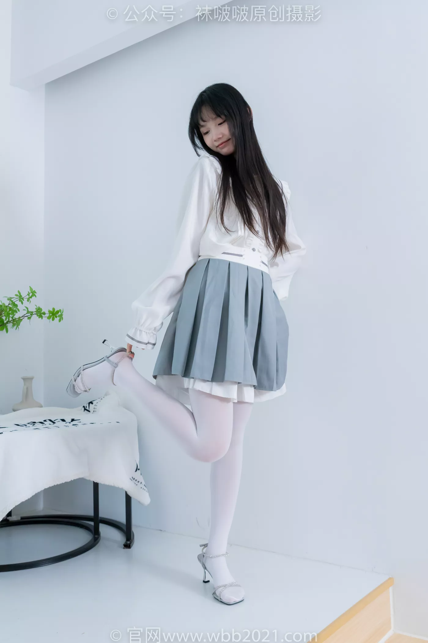 图片[11]-[BoBoSocks袜啵啵]NO.468 甜甜圈-高跟凉鞋、厚白丝、裸足、丝袜和裸足踩蓝莓剧情[150P] – 速更版-美库