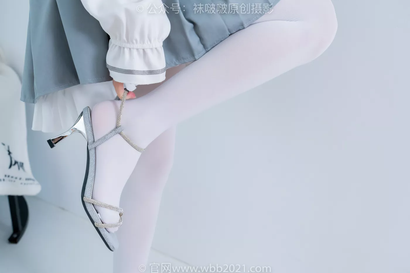 图片[13]-[BoBoSocks袜啵啵]NO.468 甜甜圈-高跟凉鞋、厚白丝、裸足、丝袜和裸足踩蓝莓剧情[150P] – 速更版-美库