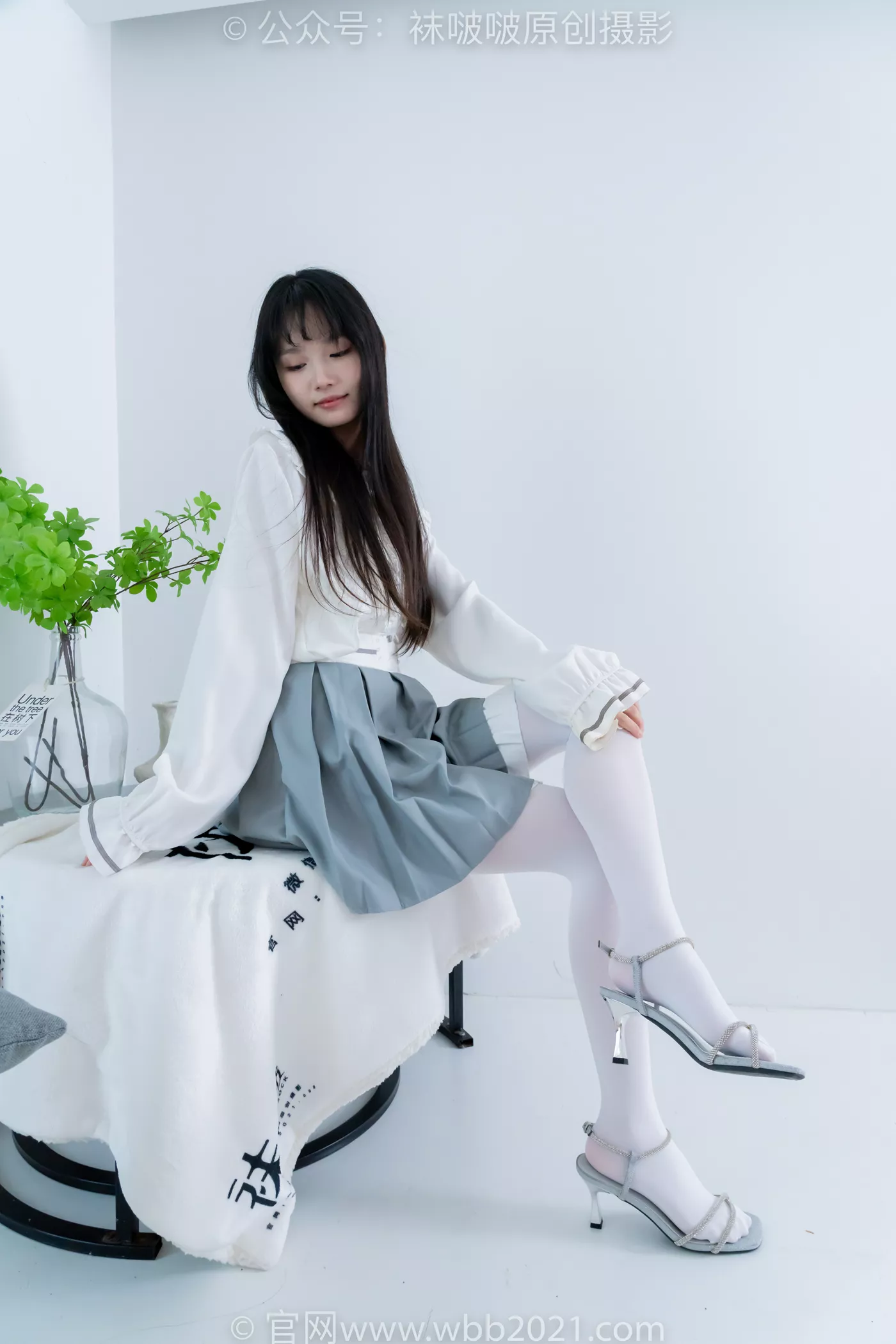 图片[21]-[BoBoSocks袜啵啵]NO.468 甜甜圈-高跟凉鞋、厚白丝、裸足、丝袜和裸足踩蓝莓剧情[150P] – 速更版-美库