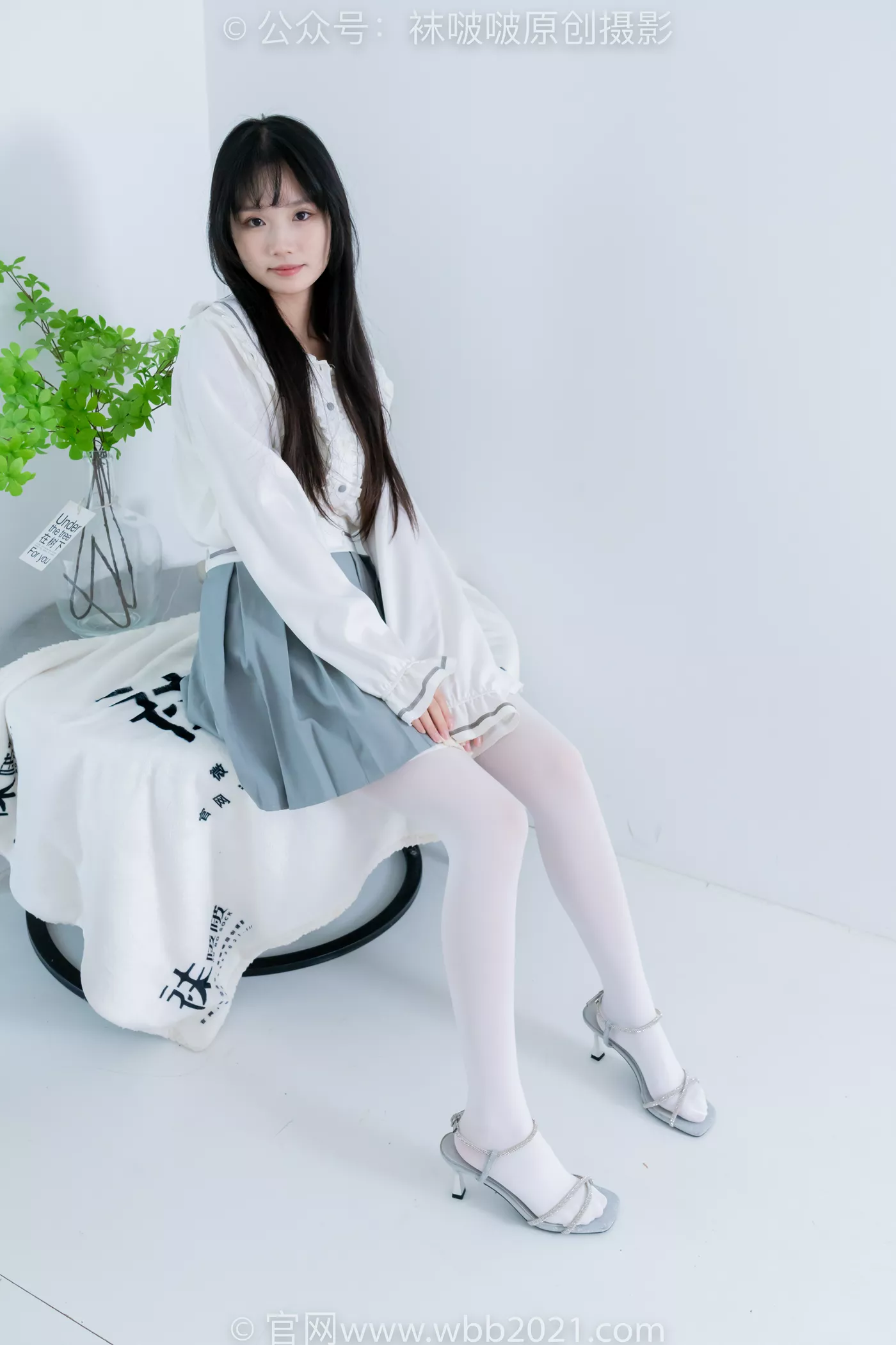 图片[23]-[BoBoSocks袜啵啵]NO.468 甜甜圈-高跟凉鞋、厚白丝、裸足、丝袜和裸足踩蓝莓剧情[150P] – 速更版-美库