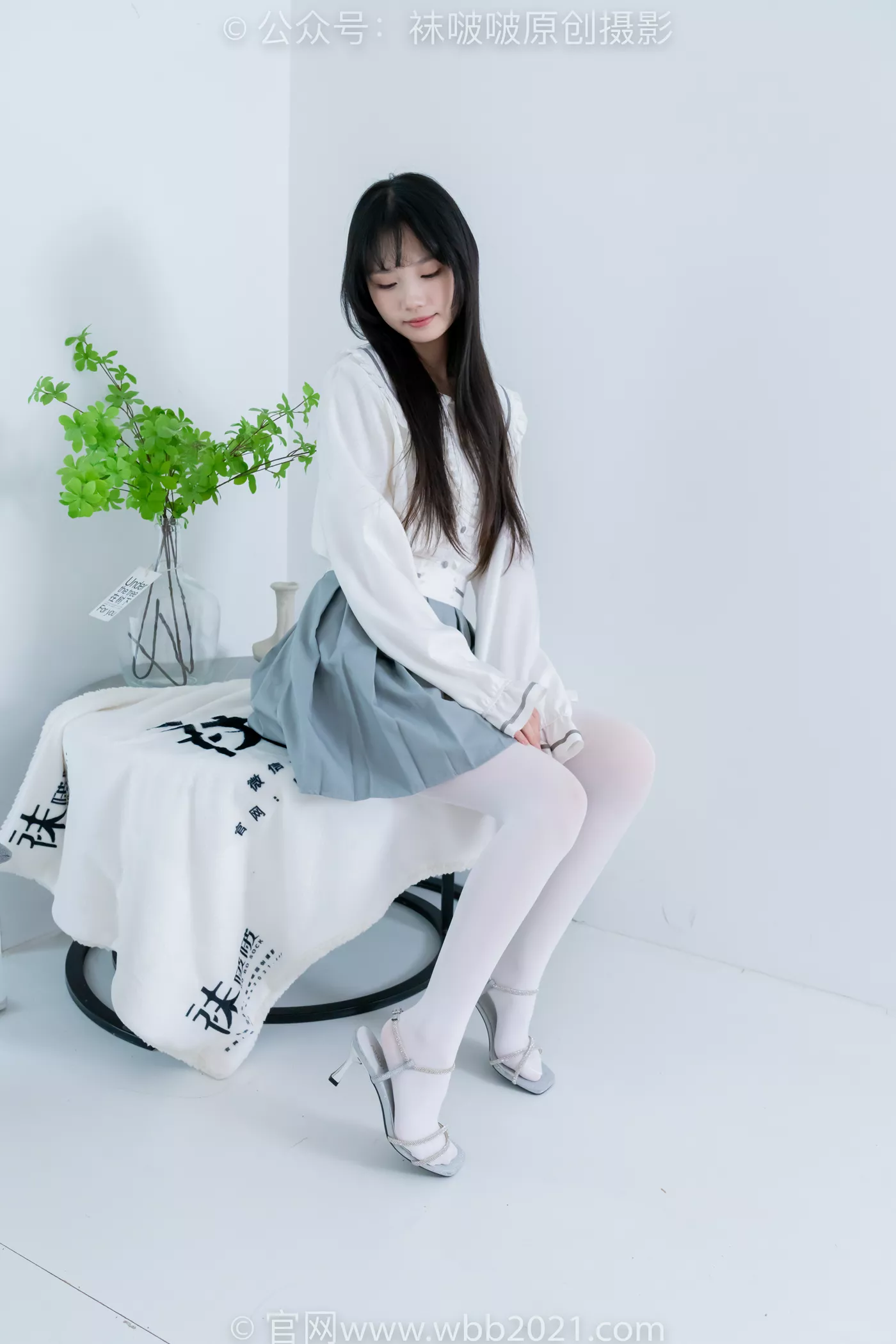 图片[24]-[BoBoSocks袜啵啵]NO.468 甜甜圈-高跟凉鞋、厚白丝、裸足、丝袜和裸足踩蓝莓剧情[150P] – 速更版-美库