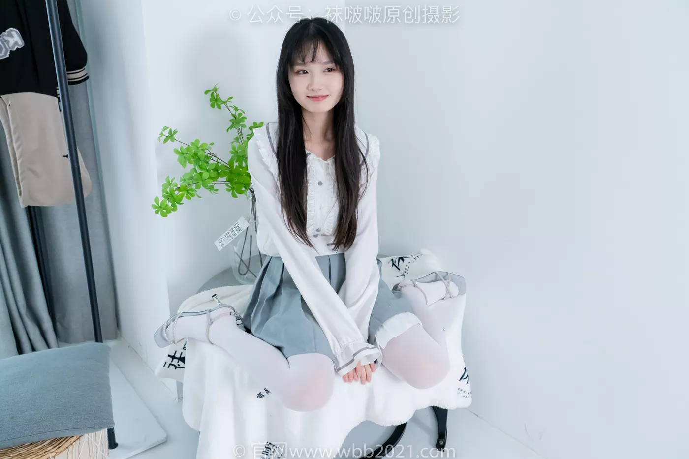 图片[26]-[BoBoSocks袜啵啵]NO.468 甜甜圈-高跟凉鞋、厚白丝、裸足、丝袜和裸足踩蓝莓剧情[150P] – 速更版-美库