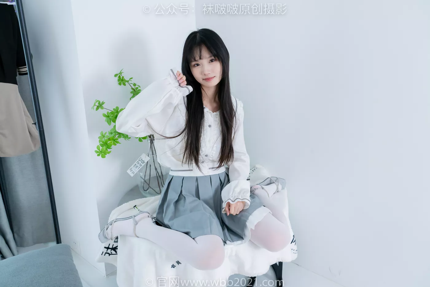 图片[28]-[BoBoSocks袜啵啵]NO.468 甜甜圈-高跟凉鞋、厚白丝、裸足、丝袜和裸足踩蓝莓剧情[150P] – 速更版-美库