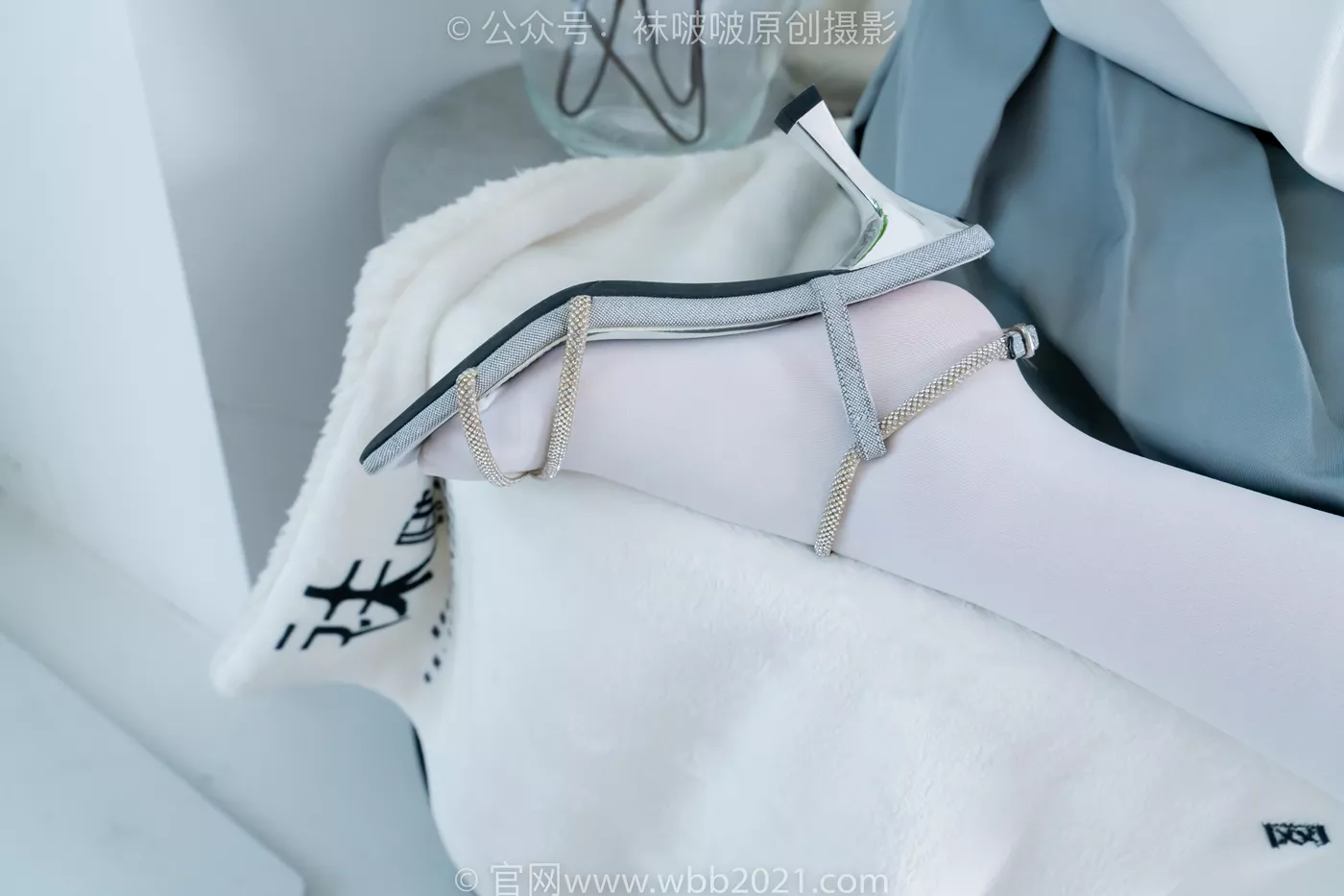 图片[31]-[BoBoSocks袜啵啵]NO.468 甜甜圈-高跟凉鞋、厚白丝、裸足、丝袜和裸足踩蓝莓剧情[150P] – 速更版-美库