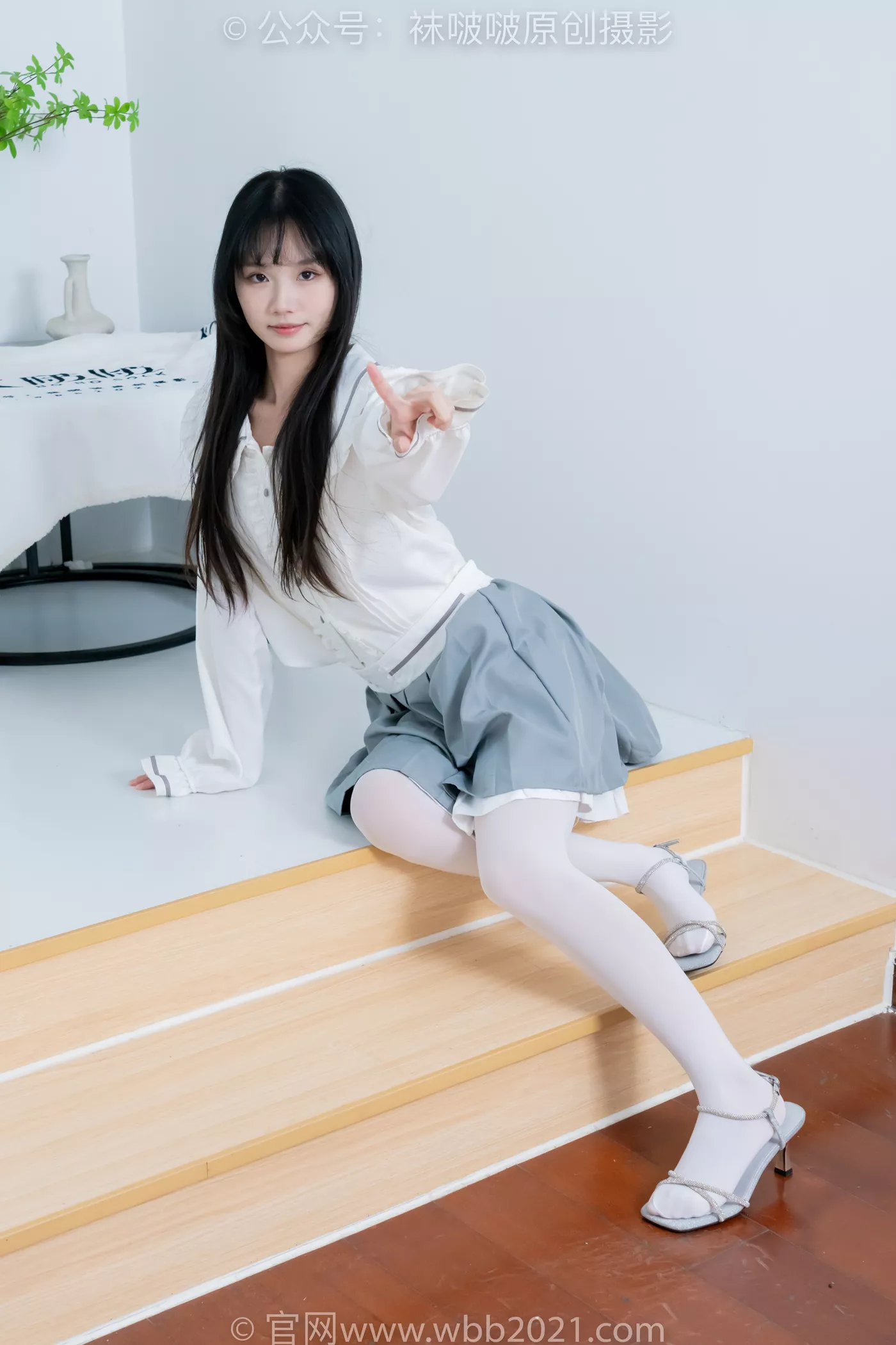 图片[35]-[BoBoSocks袜啵啵]NO.468 甜甜圈-高跟凉鞋、厚白丝、裸足、丝袜和裸足踩蓝莓剧情[150P] – 速更版-美库