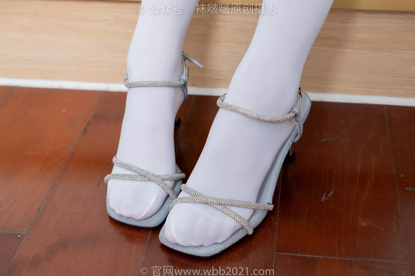 图片[41]-[BoBoSocks袜啵啵]NO.468 甜甜圈-高跟凉鞋、厚白丝、裸足、丝袜和裸足踩蓝莓剧情[150P] – 速更版-美库