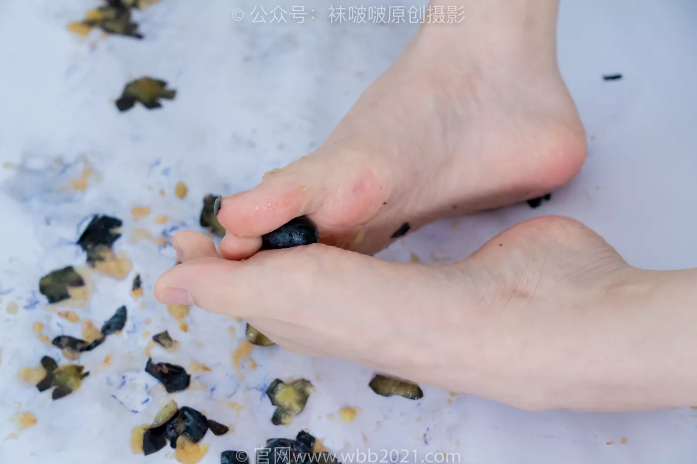 图片[124]-[BoBoSocks袜啵啵]NO.468 甜甜圈-高跟凉鞋、厚白丝、裸足、丝袜和裸足踩蓝莓剧情[150P] – 速更版-美库