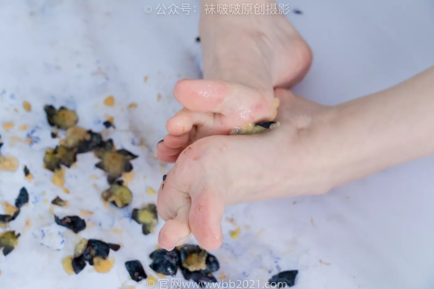 图片[125]-[BoBoSocks袜啵啵]NO.468 甜甜圈-高跟凉鞋、厚白丝、裸足、丝袜和裸足踩蓝莓剧情[150P] – 速更版-美库