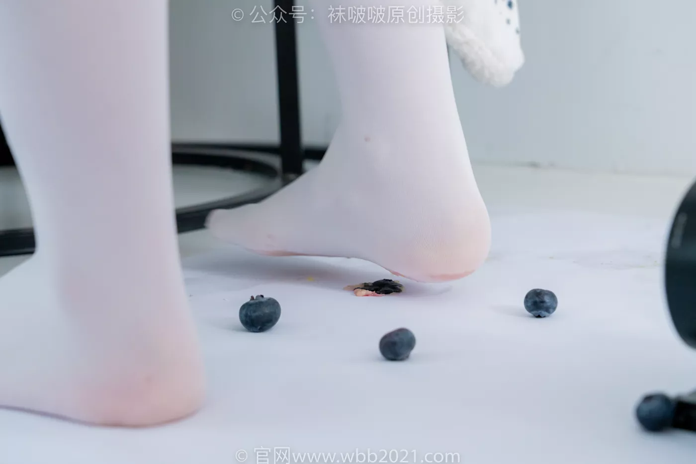 图片[135]-[BoBoSocks袜啵啵]NO.468 甜甜圈-高跟凉鞋、厚白丝、裸足、丝袜和裸足踩蓝莓剧情[150P] – 速更版-美库