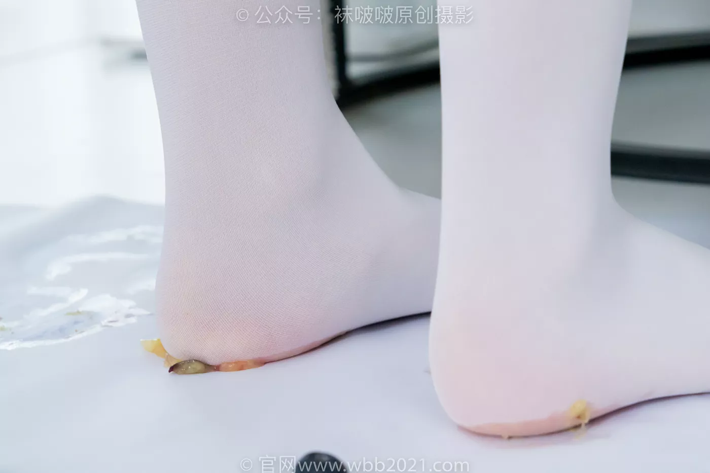 图片[137]-[BoBoSocks袜啵啵]NO.468 甜甜圈-高跟凉鞋、厚白丝、裸足、丝袜和裸足踩蓝莓剧情[150P] – 速更版-美库