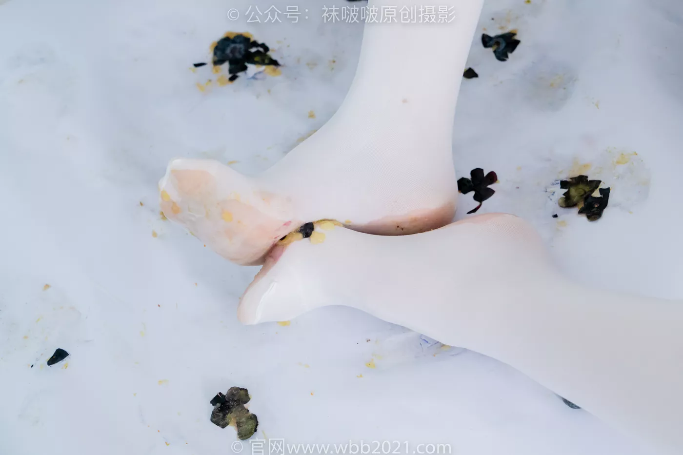 图片[140]-[BoBoSocks袜啵啵]NO.468 甜甜圈-高跟凉鞋、厚白丝、裸足、丝袜和裸足踩蓝莓剧情[150P] – 速更版-美库