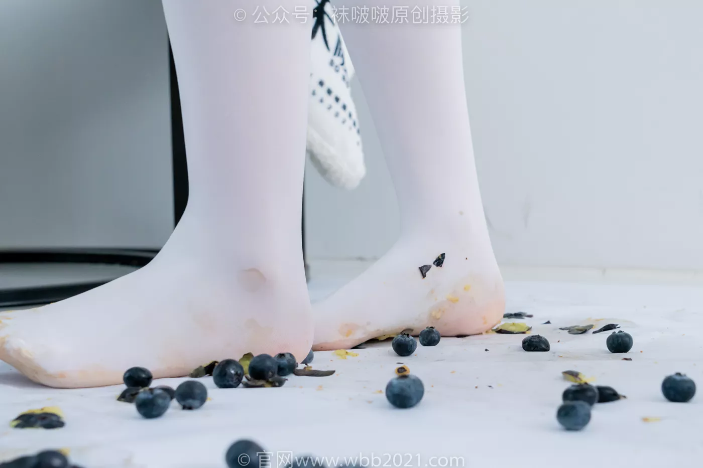 图片[141]-[BoBoSocks袜啵啵]NO.468 甜甜圈-高跟凉鞋、厚白丝、裸足、丝袜和裸足踩蓝莓剧情[150P] – 速更版-美库