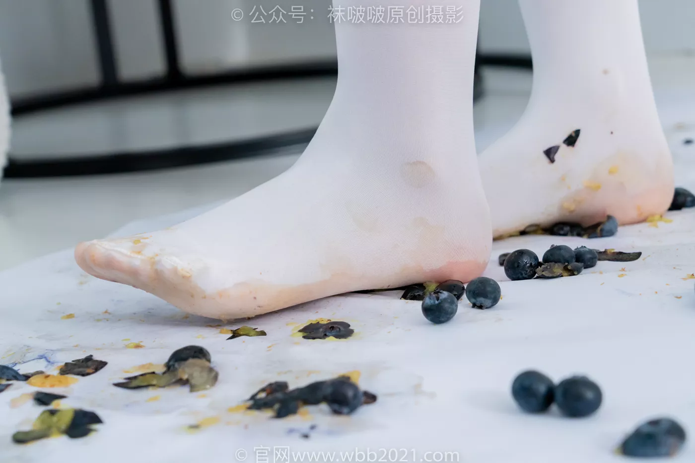 图片[145]-[BoBoSocks袜啵啵]NO.468 甜甜圈-高跟凉鞋、厚白丝、裸足、丝袜和裸足踩蓝莓剧情[150P] – 速更版-美库