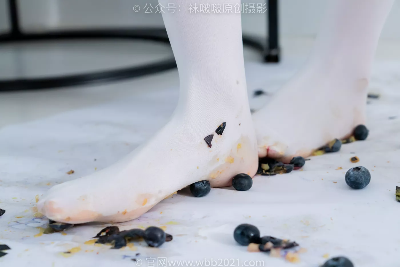 图片[147]-[BoBoSocks袜啵啵]NO.468 甜甜圈-高跟凉鞋、厚白丝、裸足、丝袜和裸足踩蓝莓剧情[150P] – 速更版-美库