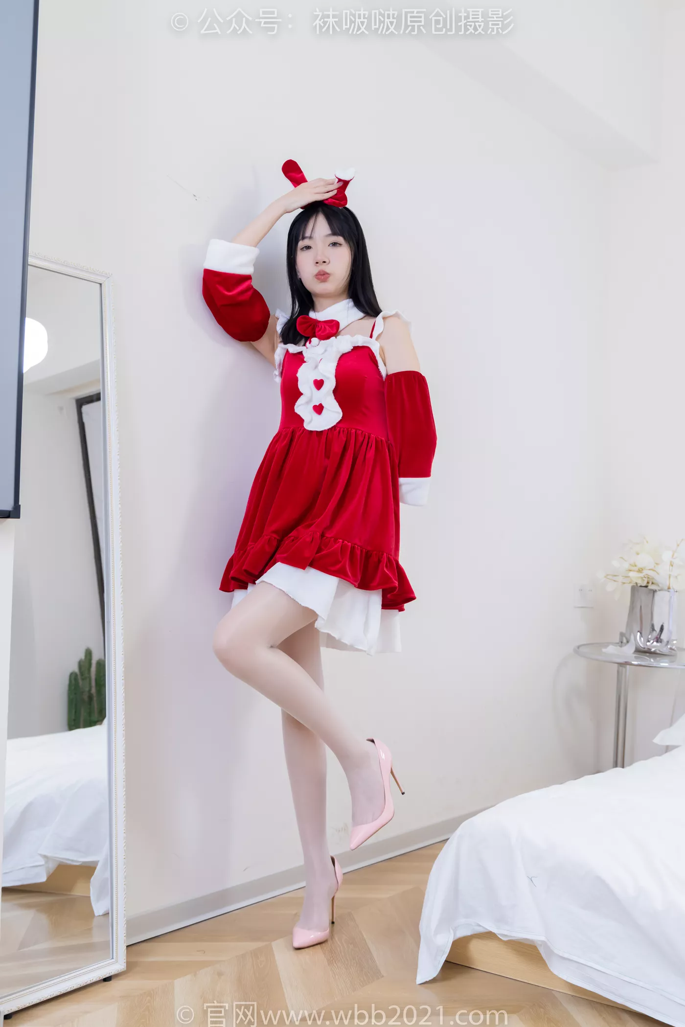 图片[53]-[BoBoSocks袜啵啵]NO.469 小甜豆-高跟鞋、油亮白丝、油亮肉丝、油亮黑丝、小甜豆手写祝福圣诞牌剧情[100P] – 速更版-美库