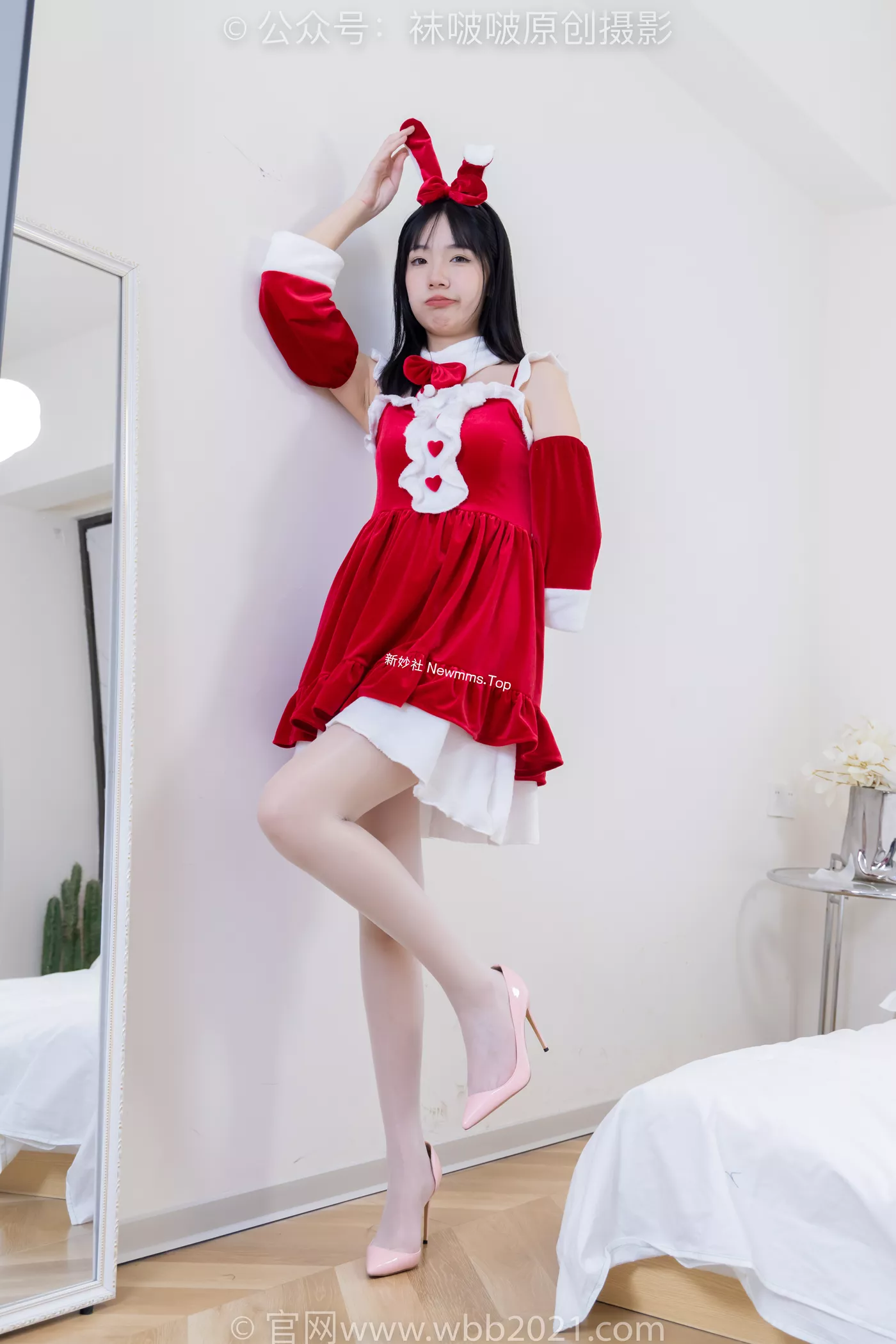 图片[54]-[BoBoSocks袜啵啵]NO.469 小甜豆-高跟鞋、油亮白丝、油亮肉丝、油亮黑丝、小甜豆手写祝福圣诞牌剧情[100P] – 速更版-美库