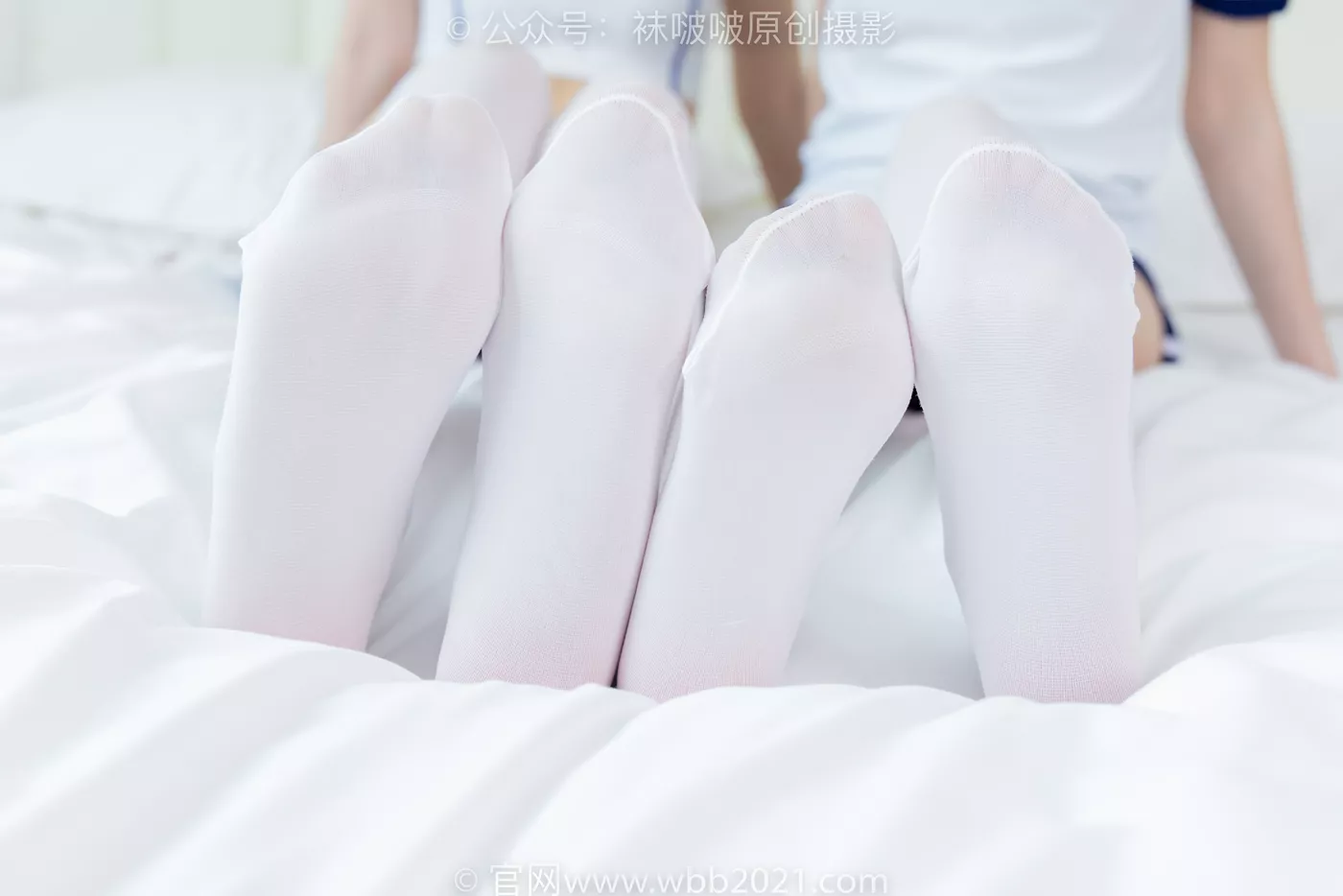 图片[88]-[BoBoSocks袜啵啵]NO.472 小甜豆甜甜圈-两双运动鞋、厚白丝大腿袜、裸足、两位模特丝袜和裸足踩奶油蛋糕剧情[119P] – 速更版-美库