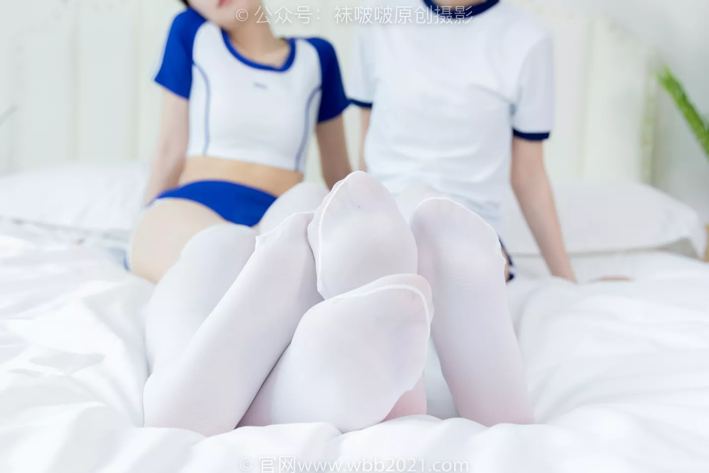 图片[90]-[BoBoSocks袜啵啵]NO.472 小甜豆甜甜圈-两双运动鞋、厚白丝大腿袜、裸足、两位模特丝袜和裸足踩奶油蛋糕剧情[119P] – 速更版-美库