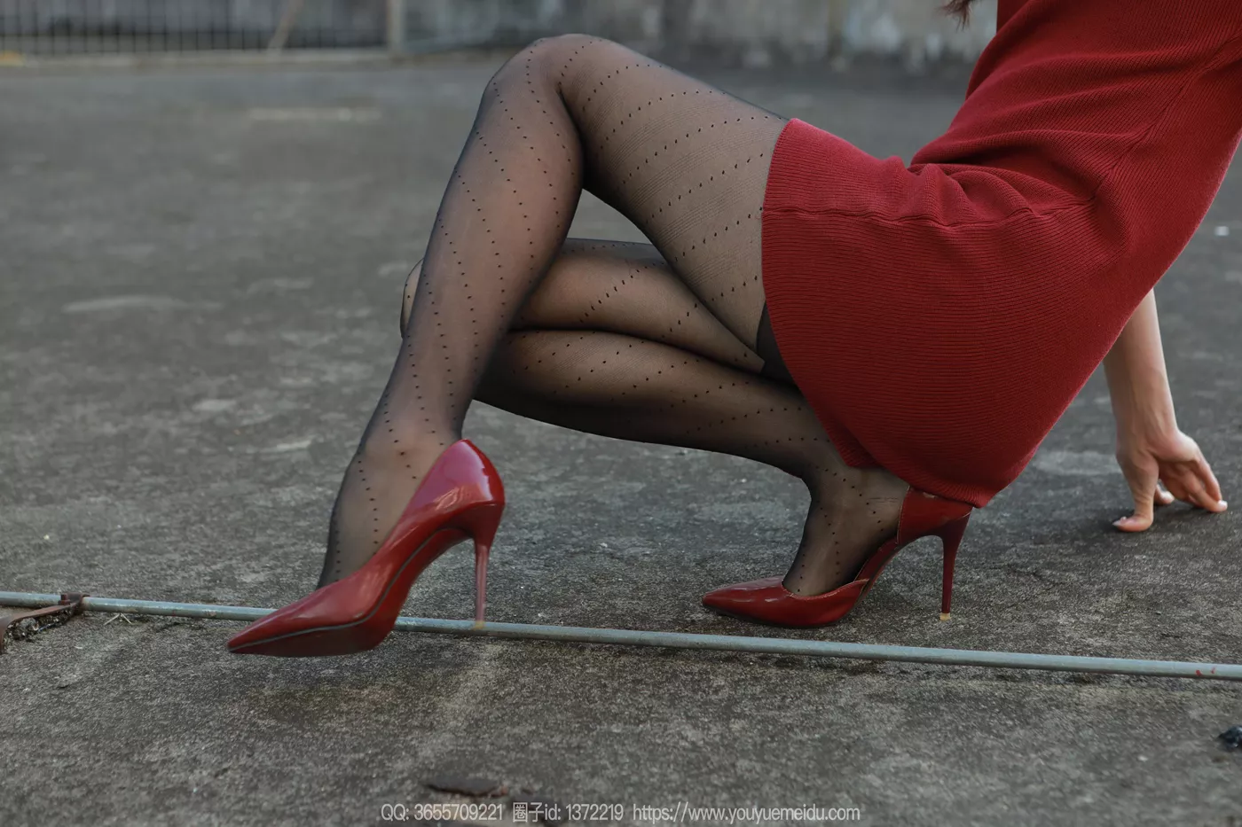 图片[26]-[IESS异思趣向] 2024.12.16 丝享家1925：小九《黑色螺旋波点》[20P] – 速更版-美库