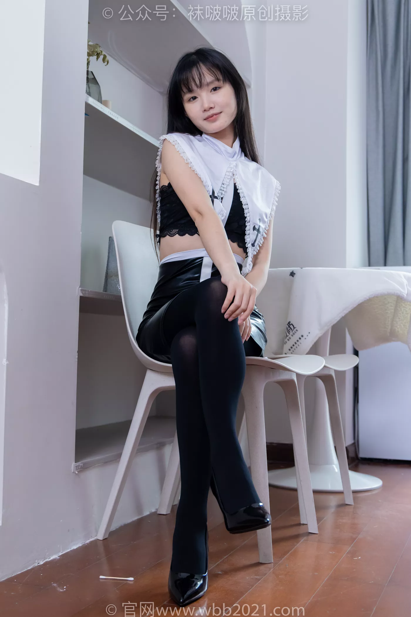 图片[10]-[BoBoSocks袜啵啵]NO.477 甜甜圈 高跟鞋、高跟凉鞋、厚黑丝、白丝、裸足、穿鞋和丝袜踩小汽车小人军团巨大娘剧情[150P] – 速更版-美库