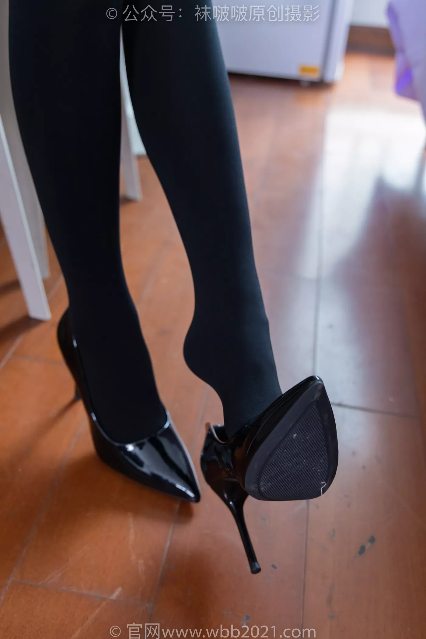 图片[19]-[BoBoSocks袜啵啵]NO.477 甜甜圈 高跟鞋、高跟凉鞋、厚黑丝、白丝、裸足、穿鞋和丝袜踩小汽车小人军团巨大娘剧情[150P] – 速更版-美库